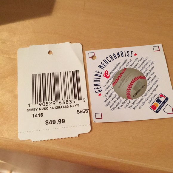 Kid’s Brand new Yankees sweatshirt w tags. - Picture 2 of 2